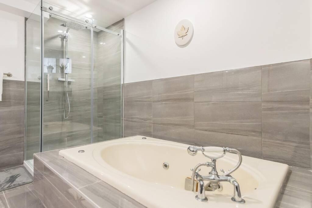 Two-Bedroom Apartment,1049778016:JPEG