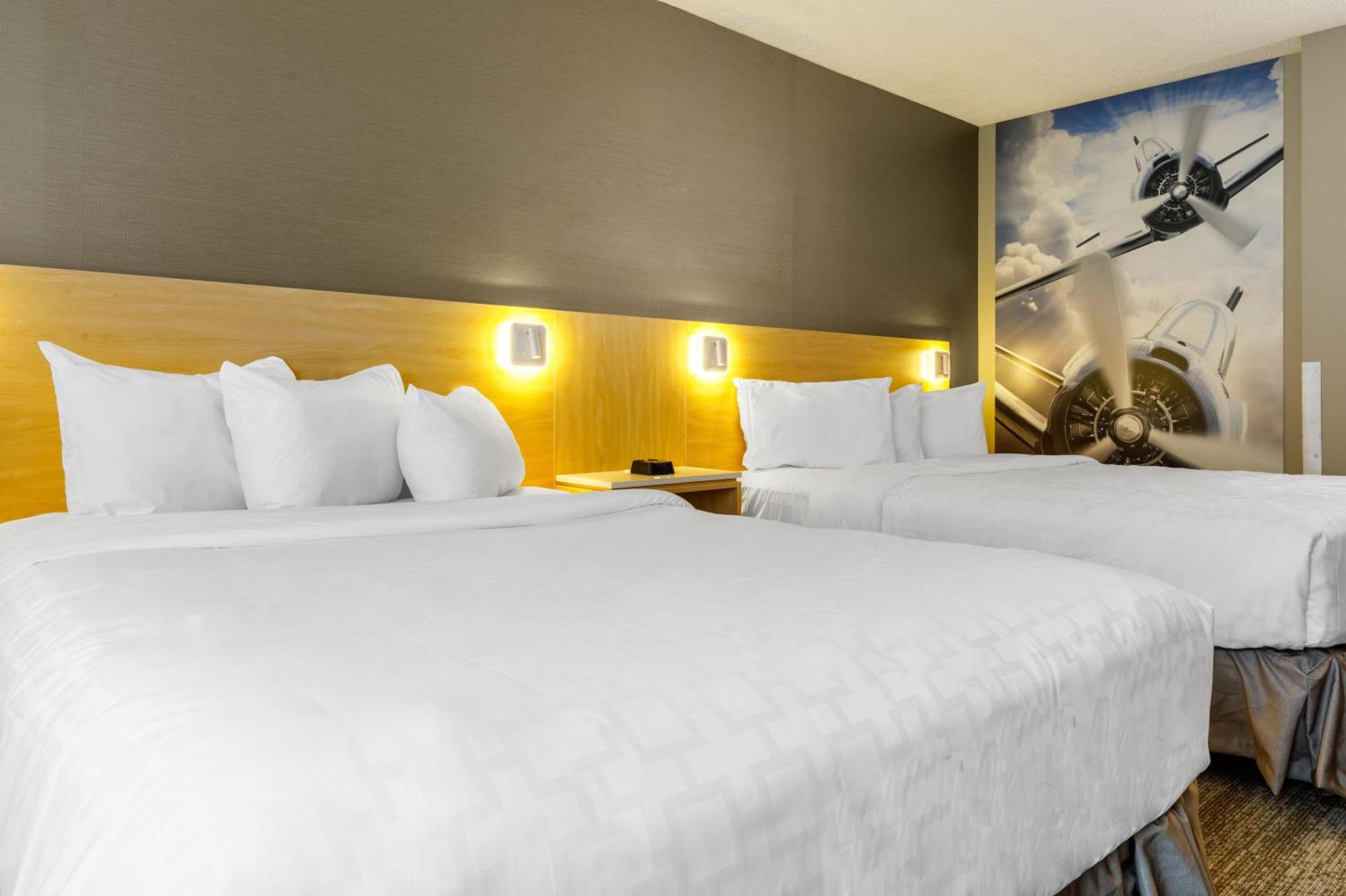 Standard Queen Room with Two Queen Beds - Non Smoking,1214281060:JPEG