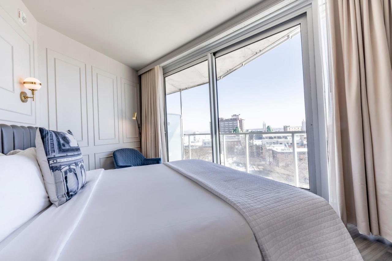 Room Citadine King Bed Balcony Old Quebec View