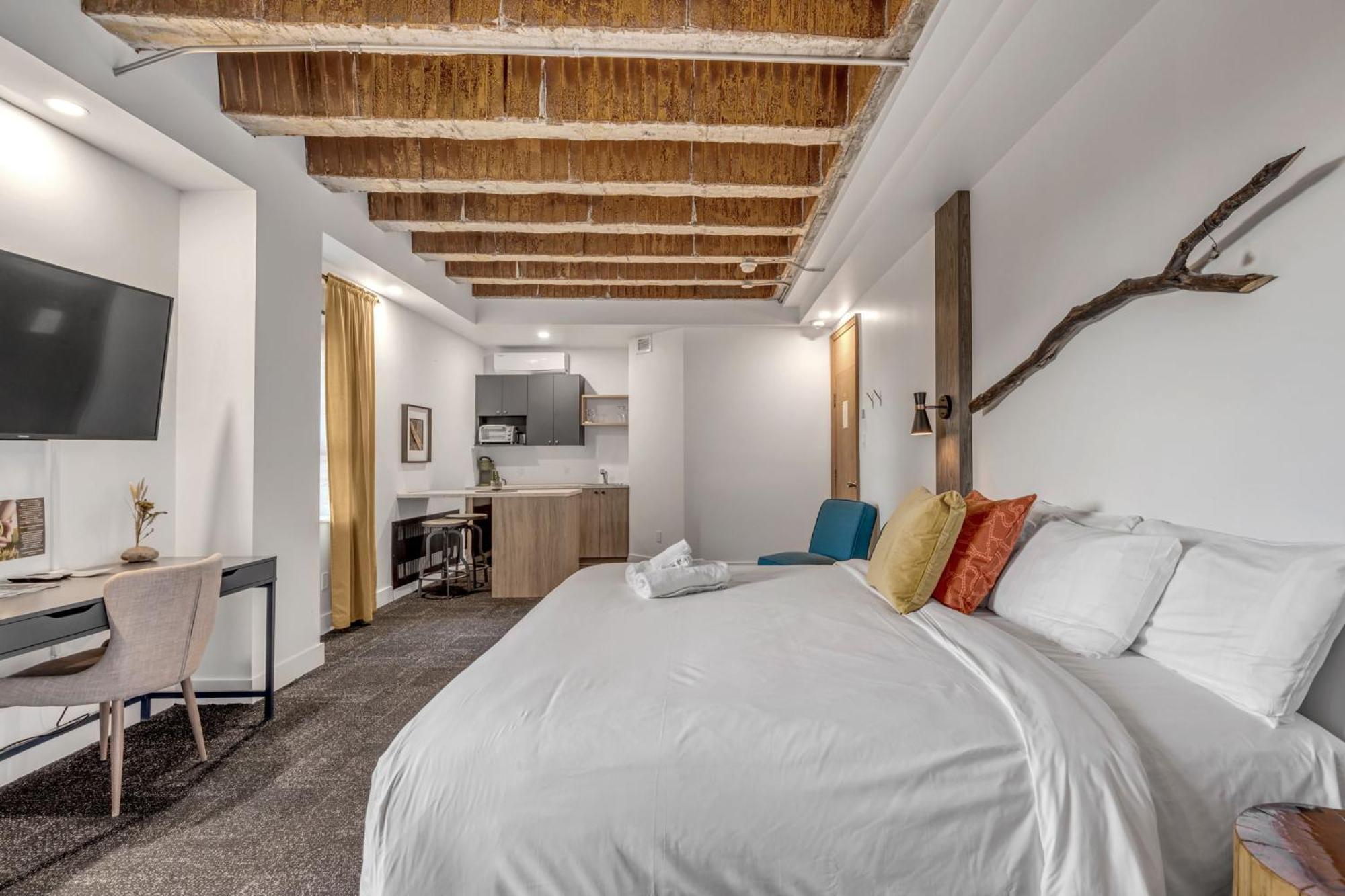 Superior King Suite