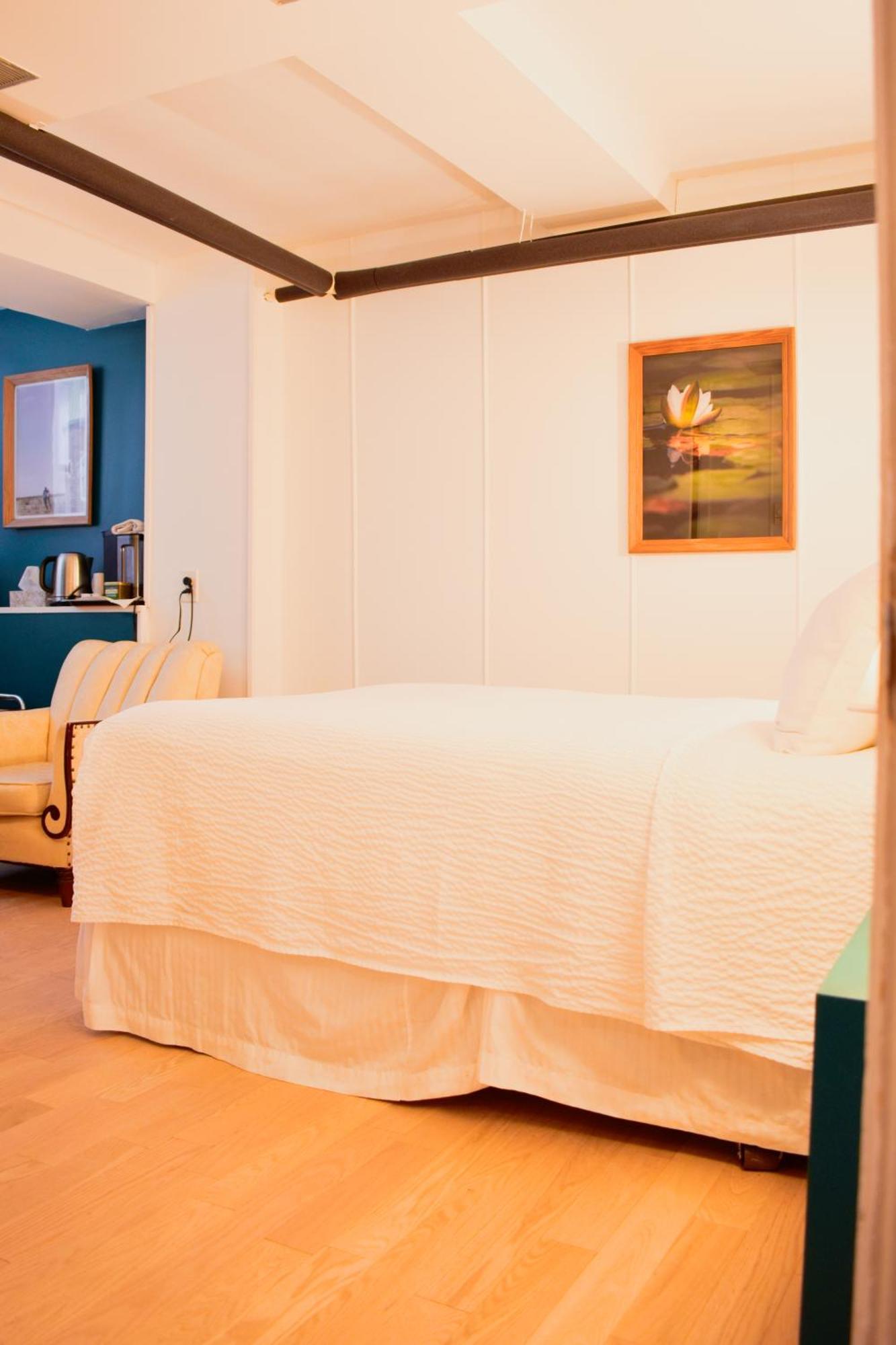 Economy Double Room Half Basement