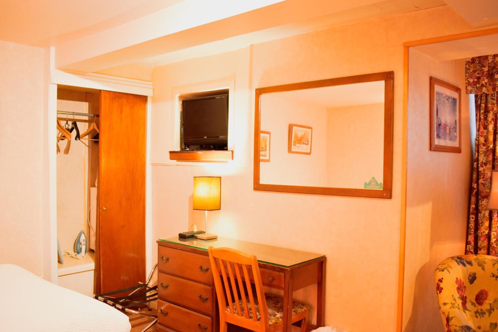 Economy Double Room Half Basement