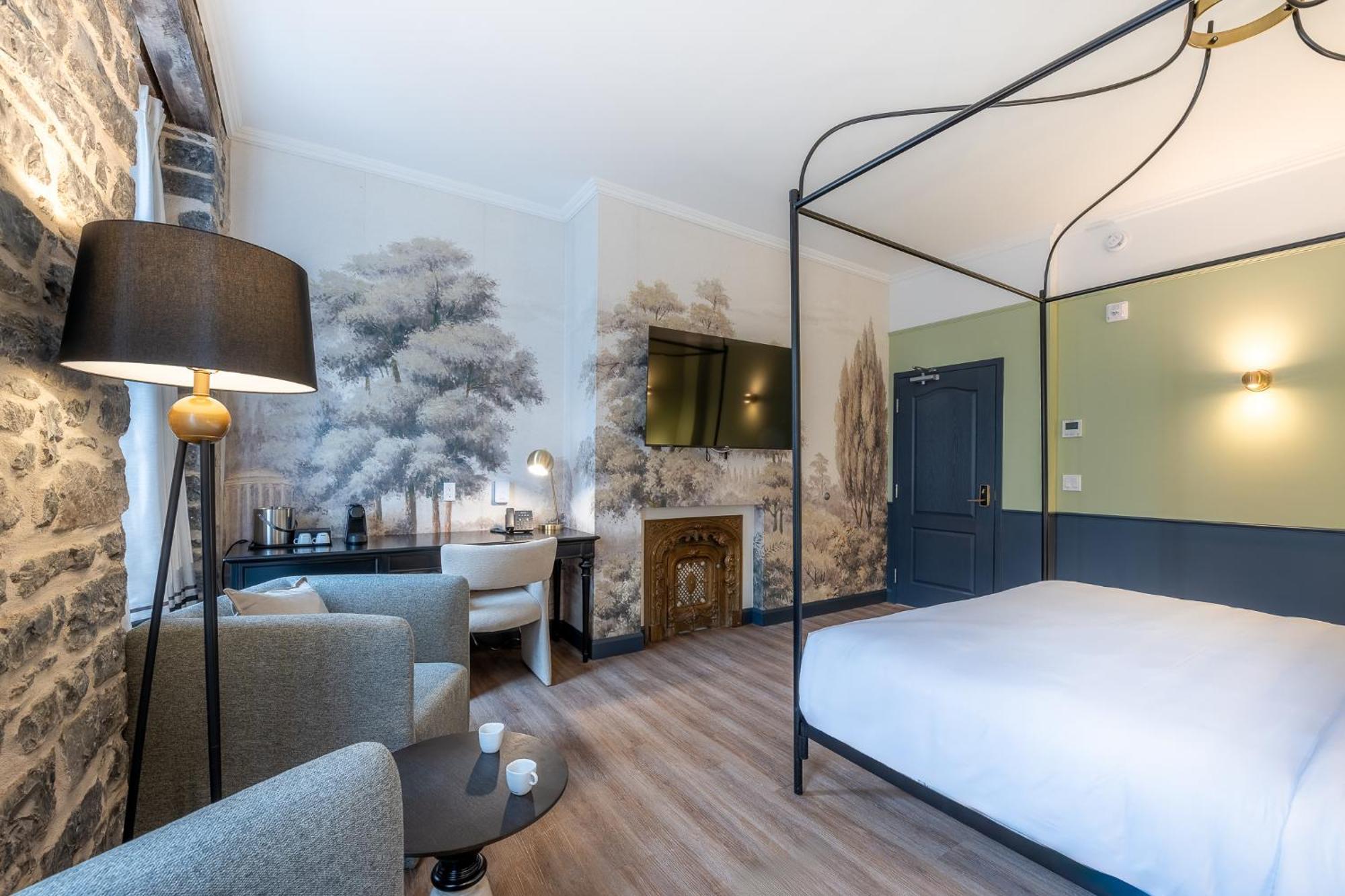 Deluxe King Room