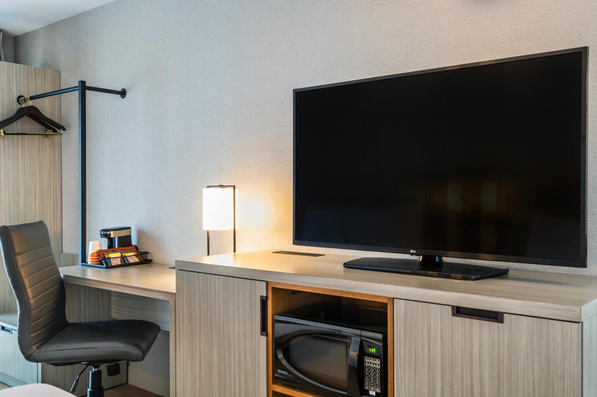 Superior Queen Room - Accessible/Non-Smoking