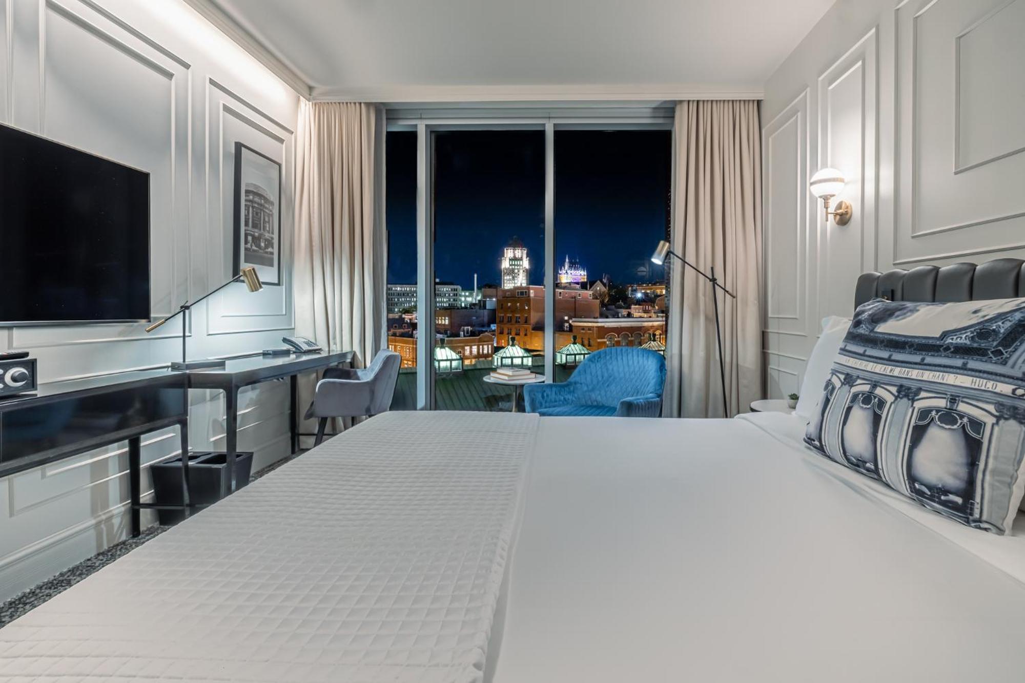 Citadine Room Queen bed Old-Quebec view