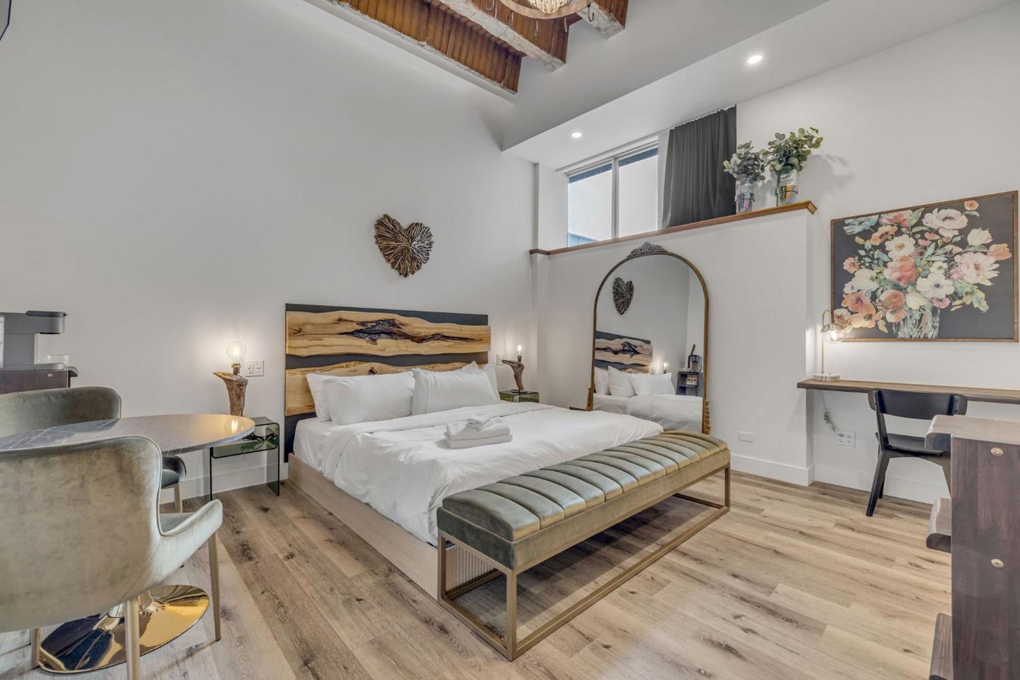 Deluxe Suite