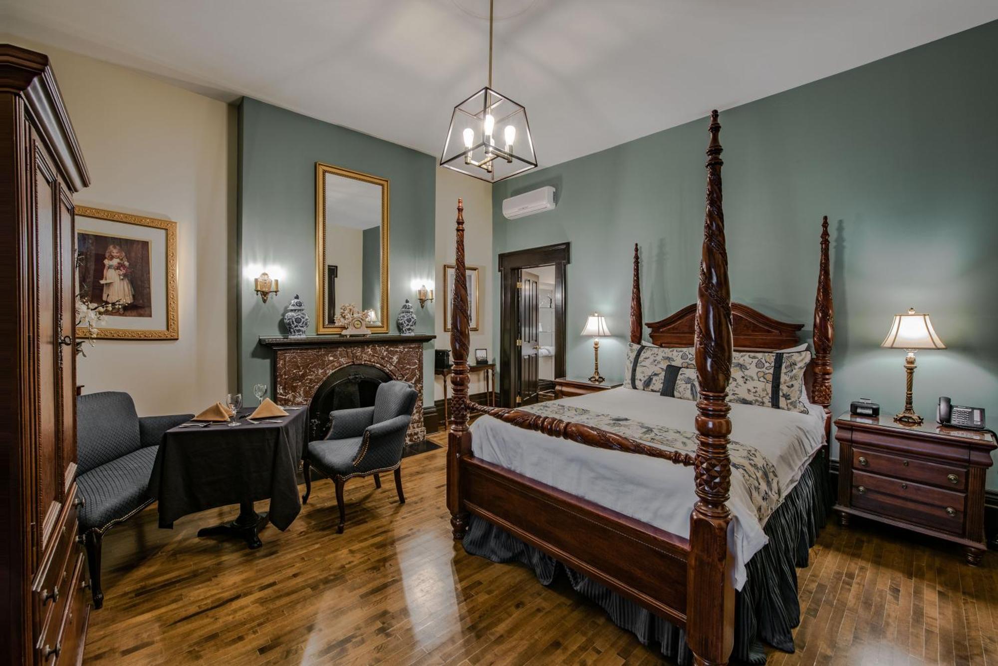 Prestige Queen Room - Lower Floors