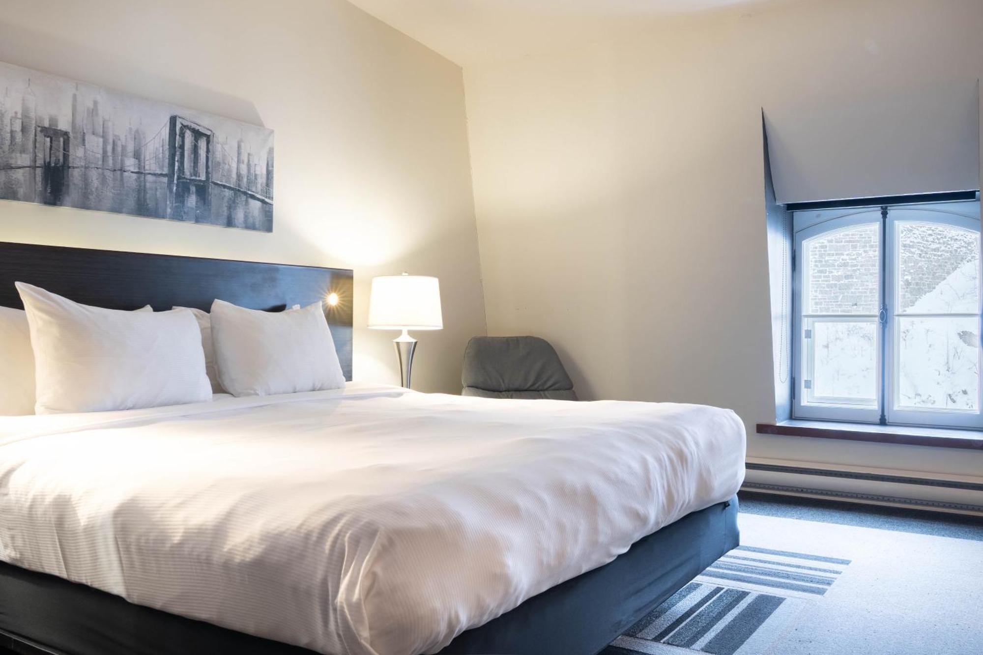 Standard King-sized bed room