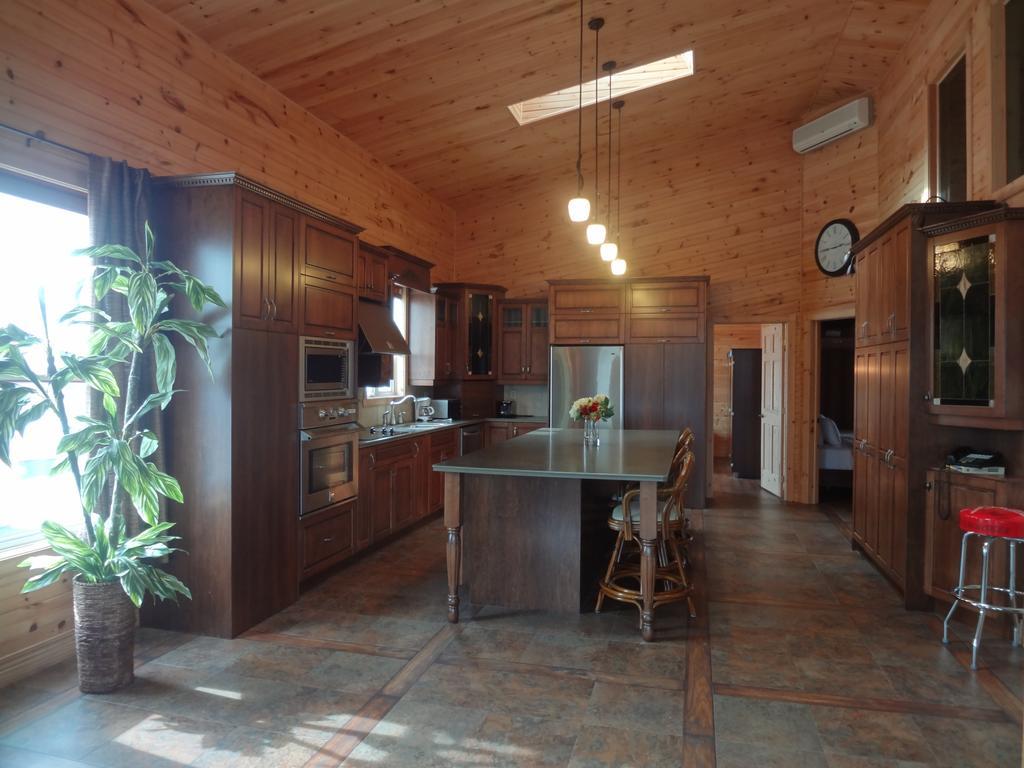 Luxury Two-Bedroom Apartment,698650416:JPEG