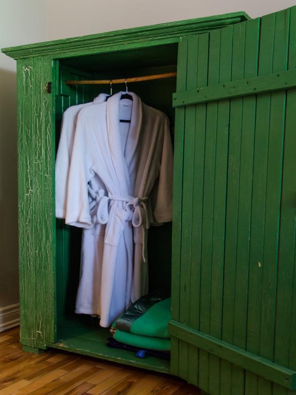 Superior Queen Room with Private Bathroom