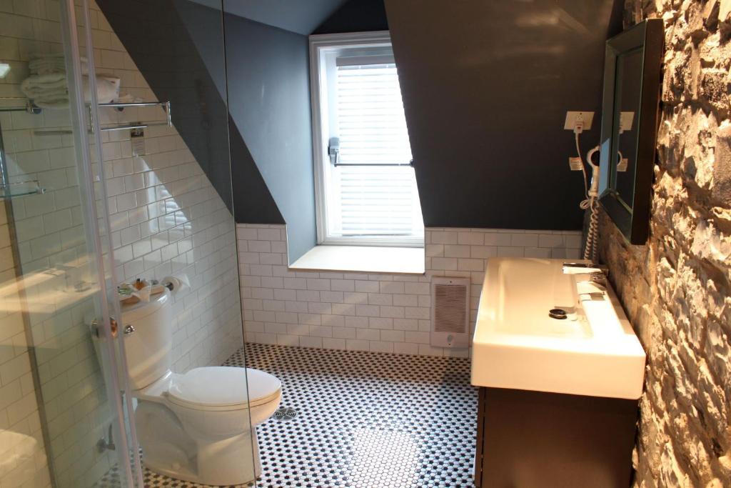 Queen Room with View