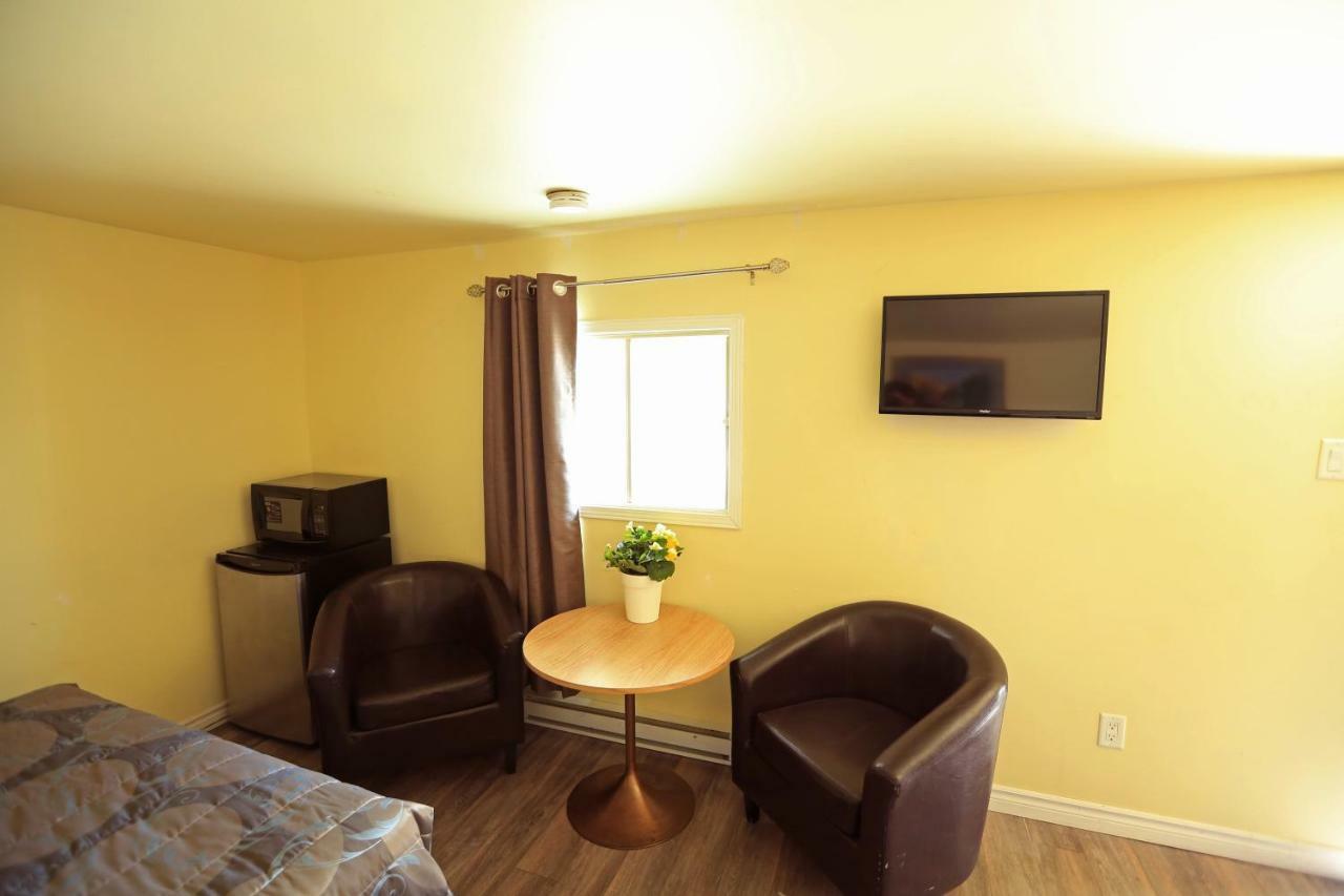 Motel Economy Double Room with Two Double Beds
