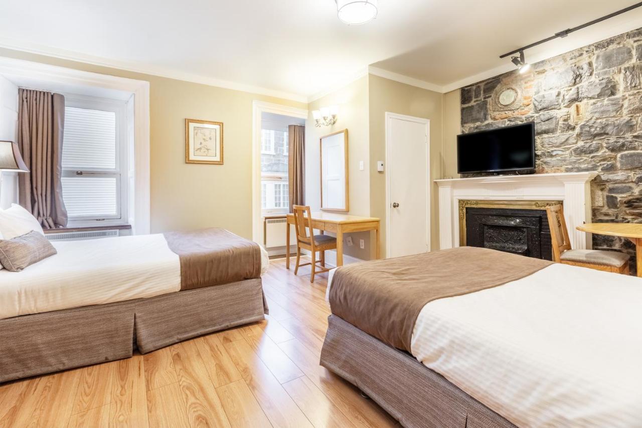 2 Double Beds