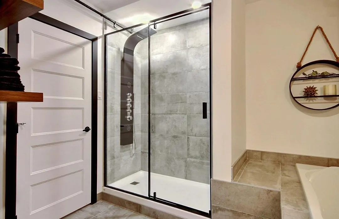 Le Gentleman // Downtown Spacious Condo-1