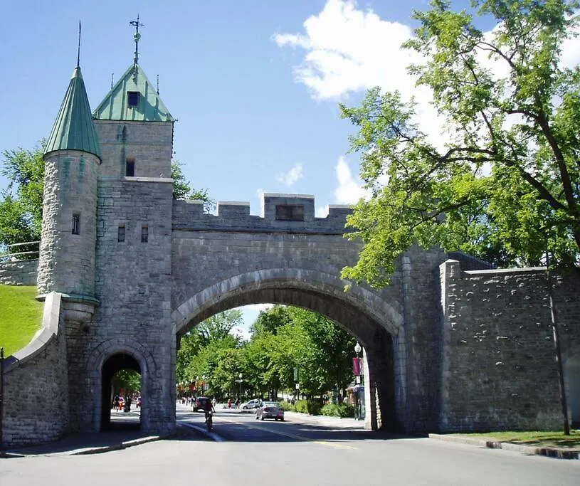 Initial / New Yorker / Centre-Ville De Quebec-1