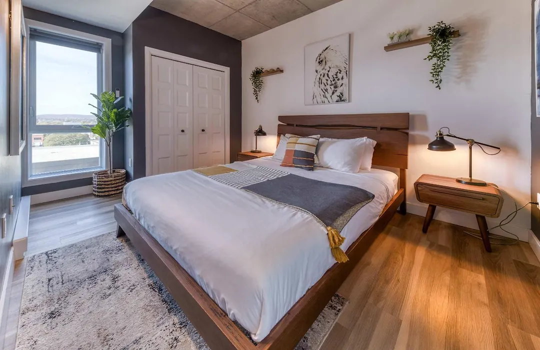 Appartement Luxe, Incredible Sunset View, Pool, Parking, Near Old Quebec-1