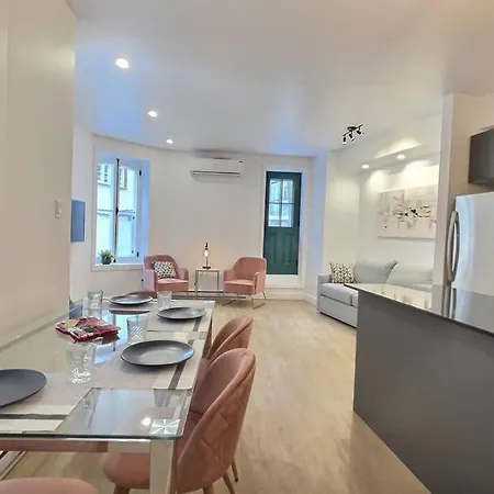 Appartement Prestigieux En Plein Centre-Ville!-2