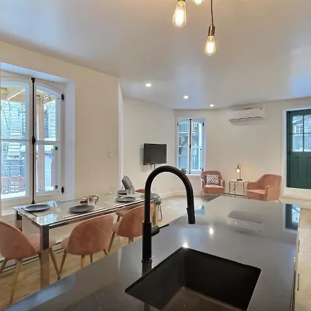 Appartement Prestigieux En Plein Centre-Ville!-3