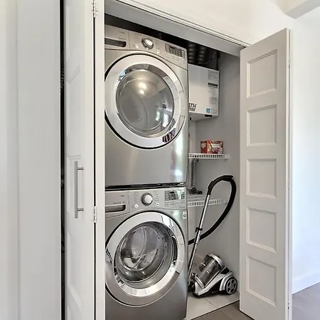 Good Vibes Only -Modern And Spacious 2 Bedroom Condo 4 Beds Free Parking, Gym-2