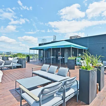 La Vie Est Belle: Free Parking, Gym, Rooftop Terrace-3