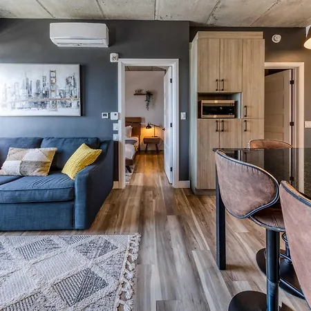 Appartement Luxe, Incredible Sunset View, Pool, Parking, Near Old Quebec-3
